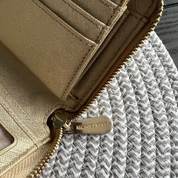 Michael Kors wristlet wallet - Picture 2 of 4